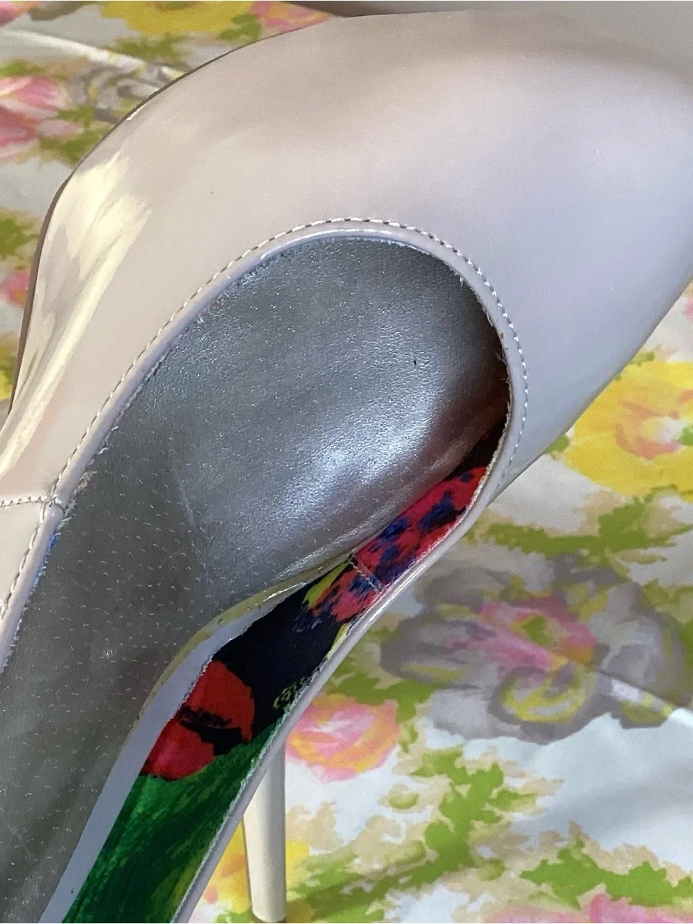 G by Guess Nude Patent Platform Pumps Heels Size 8.5 | Floral Lining | NWOT